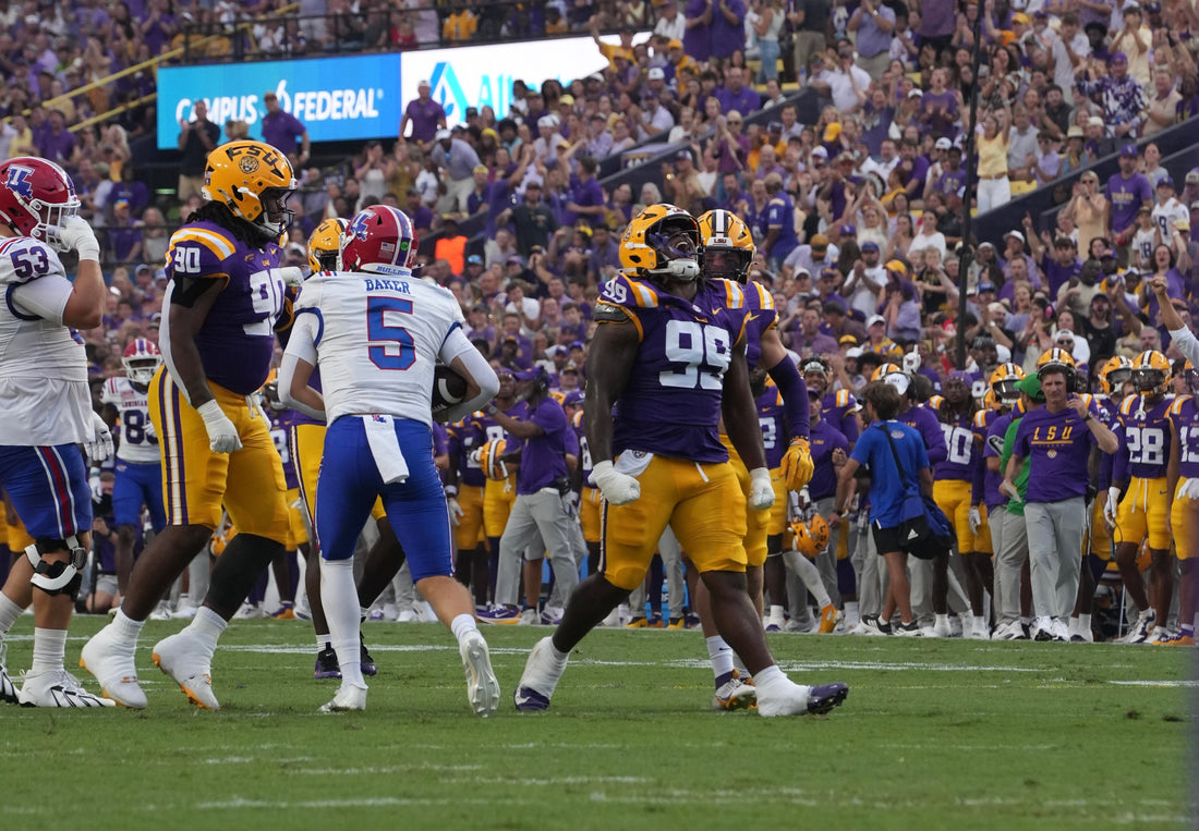 LSU Pulls Away From Louisiana Tech, 45-14, Despite Sluggish Start